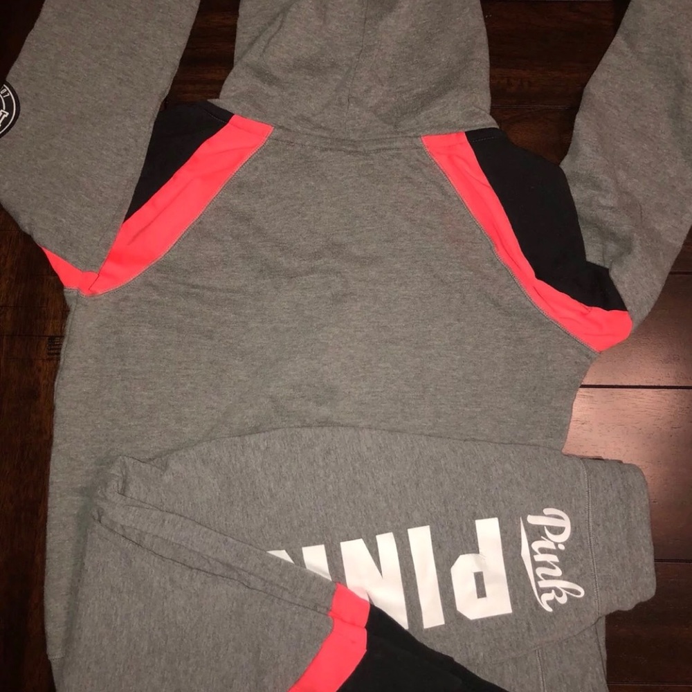 PINK Victoria’s secret sweatsuit